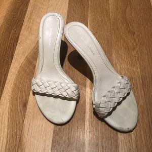 Banana Republic size 7 woven beige mules